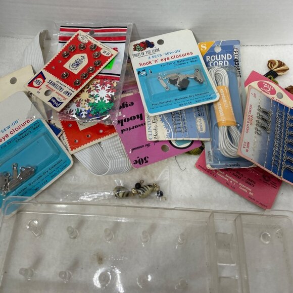 Yellow Plastic Sewing Organizer Box With Handle & Lock - Picture 2 of 9